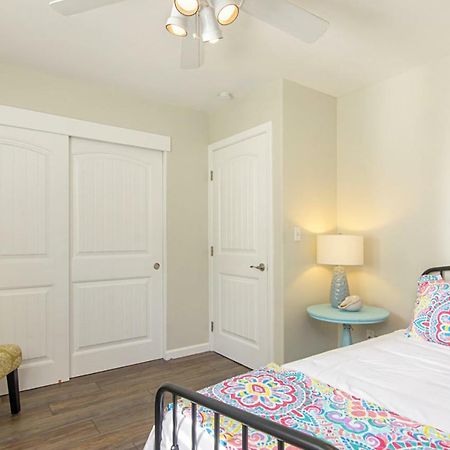 Ultimate Beach Bungalow - 1 Block From Beach - Huge Backyard Carlsbad Extérieur photo