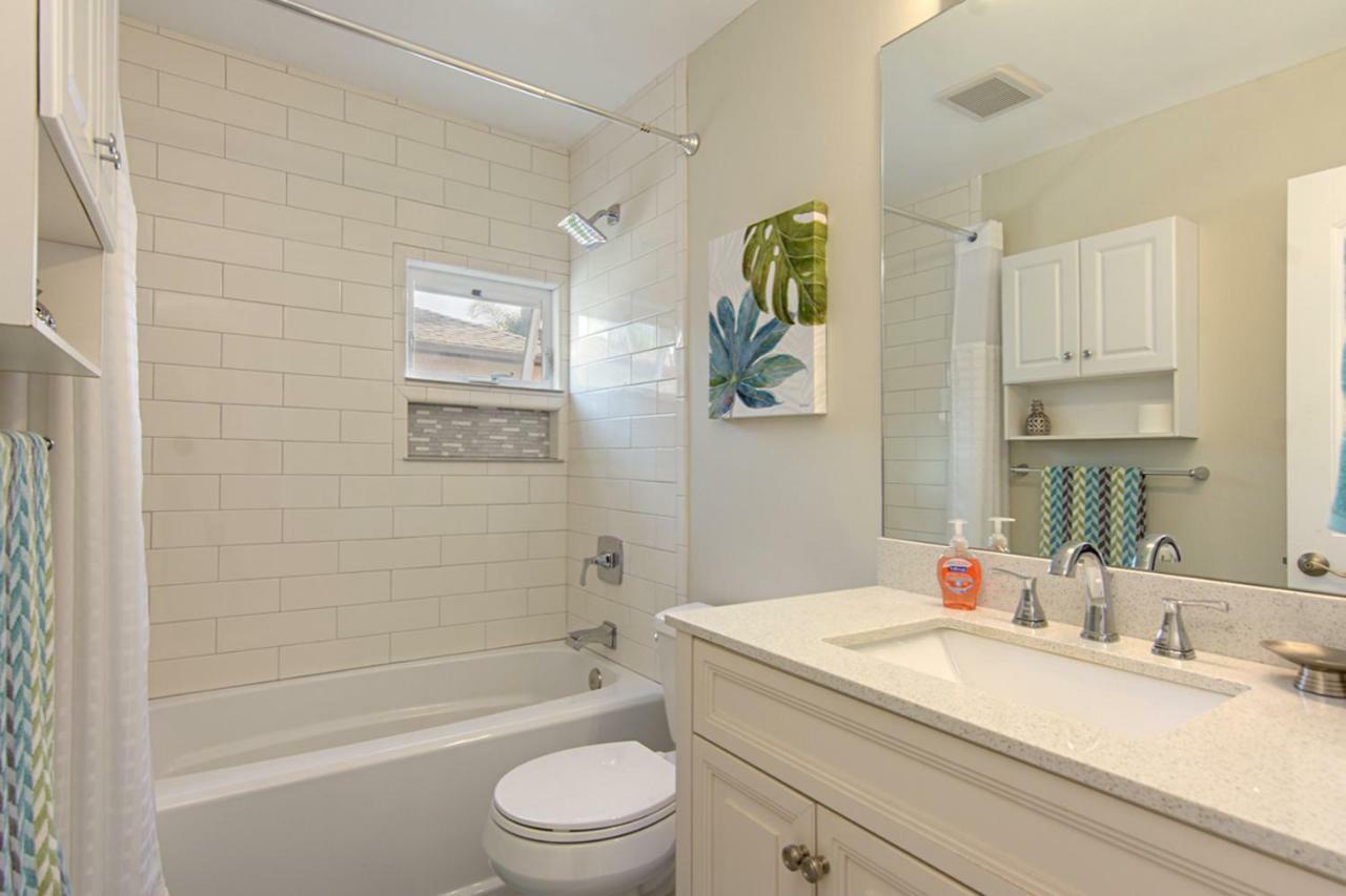 Ultimate Beach Bungalow - 1 Block From Beach - Huge Backyard Carlsbad Extérieur photo